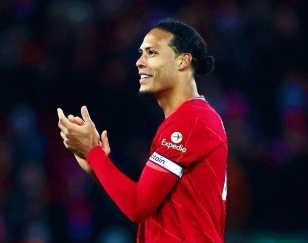 成都蓉城祝贺铜梁龙冲超：期待我们明年中超赛场见（成都蓉城恭贺铜梁龙成功冲超，期待明年中超赛场相见）