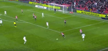 与4结缘，多特5轮欧冠联赛有4轮打入4球，剩下1轮被曼城进4球（多特的“4”魔数：欧冠5场中4场进4球，另一场被曼城打入4球）