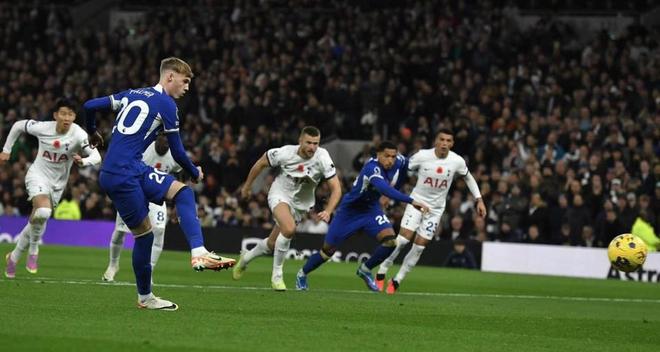 名宿：在我看来莱奥是边锋不是前锋；他配得上米兰10号球衣（名宿：莱奥是边锋而非前锋，配得上米兰10号）