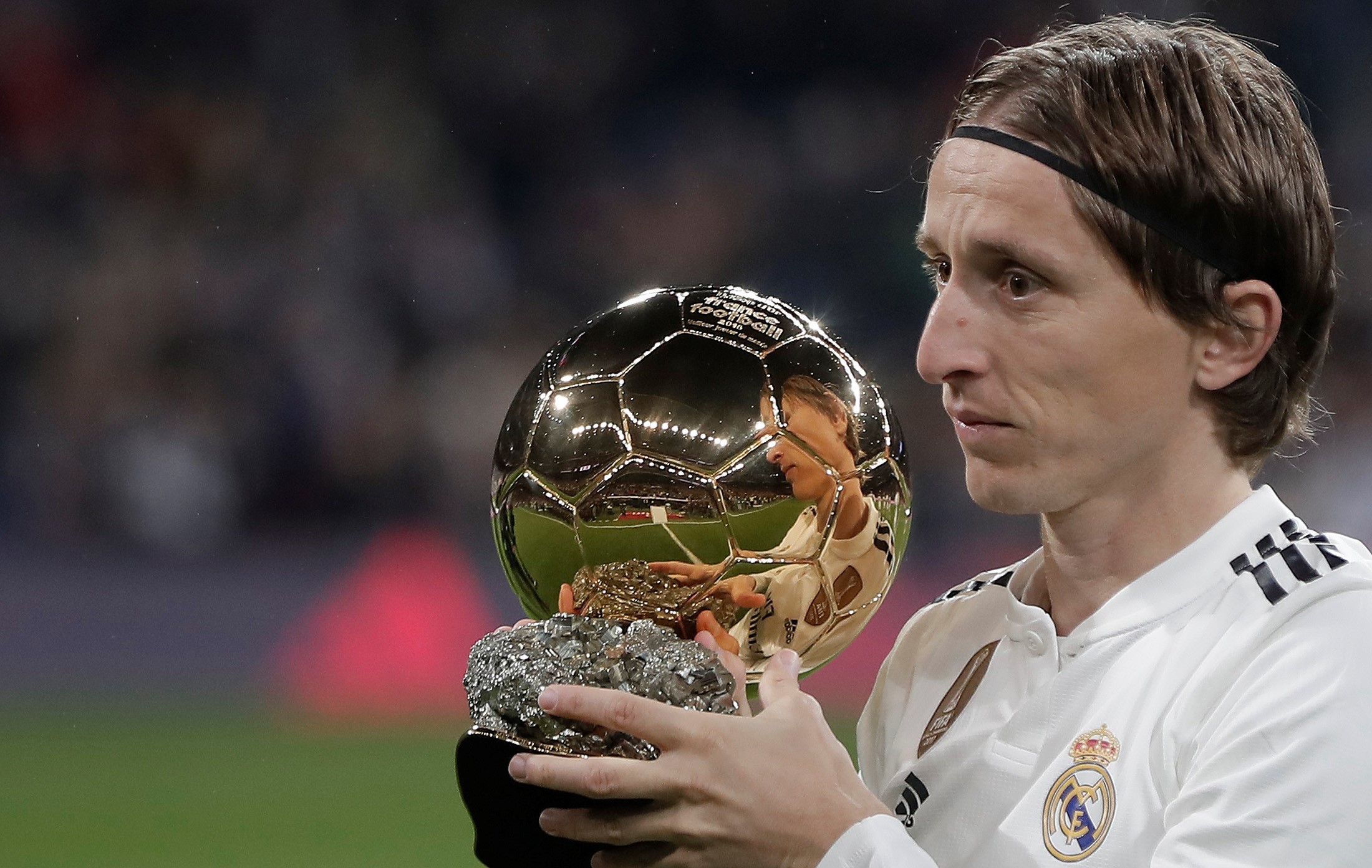 斯基拉：托莫里接近与AC米兰续约至2029年（斯基拉：托莫里与AC米兰续约至2029年已接近敲定）