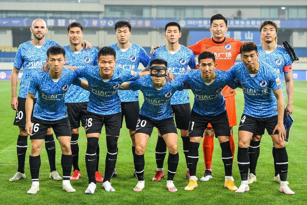 球队进攻乏力，热刺球迷在球场高唱“无聊、无聊的热刺”